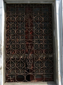 老虎窗的窗飾藝術(shù) 實(shí)用與美學(xué)的完美融合